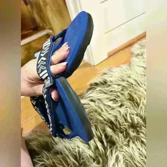 American Eagle Blue Tribal Print Sandals Size 11 - Picture 7 of 8